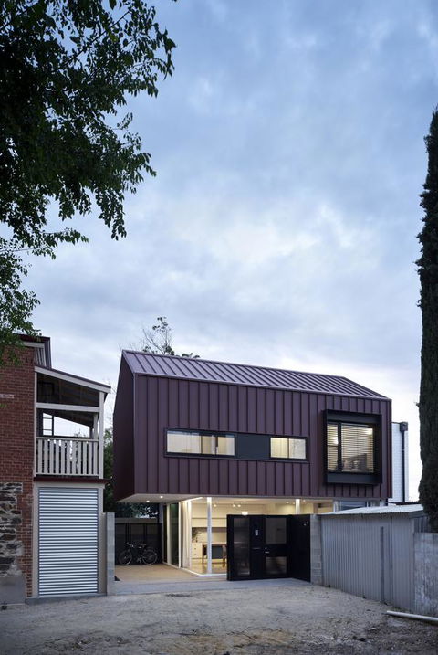 Swainson On Castle - Australian Directory 3