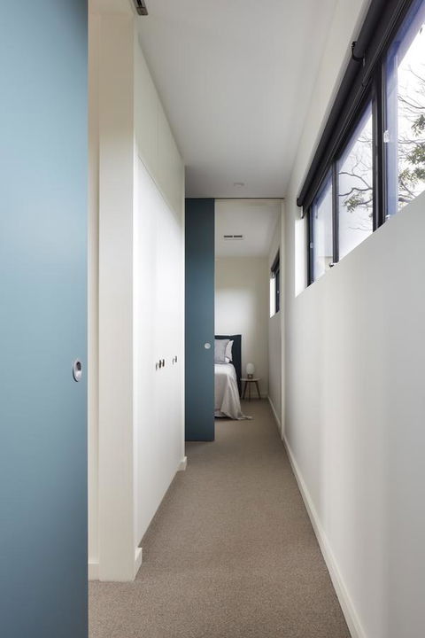Swainson On Castle - Australian Directory 12