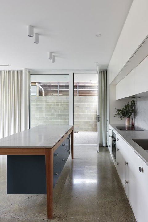 Swainson On Castle - Australian Directory 7
