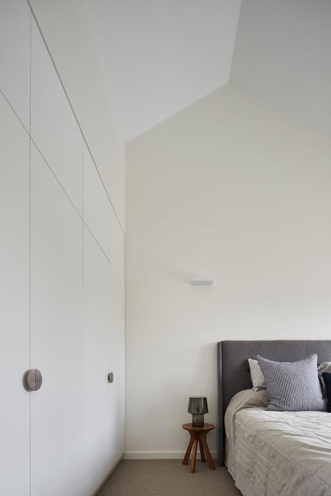 Swainson On Castle - Australian Directory 14