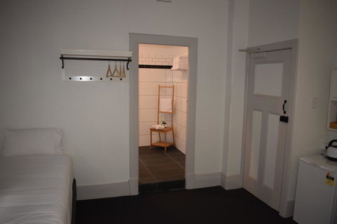 Ambassadors Hotel - Australian Directory 19