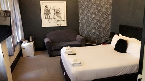 Ambassadors Hotel - Australian Directory 38