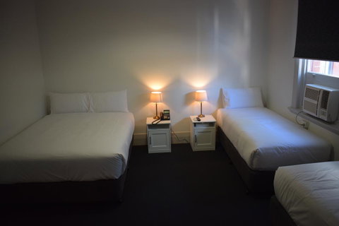 Ambassadors Hotel - Australian Directory 15