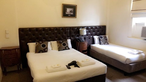 Ambassadors Hotel - Australian Directory 30