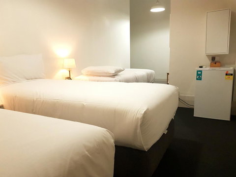 Ambassadors Hotel - Australian Directory 5