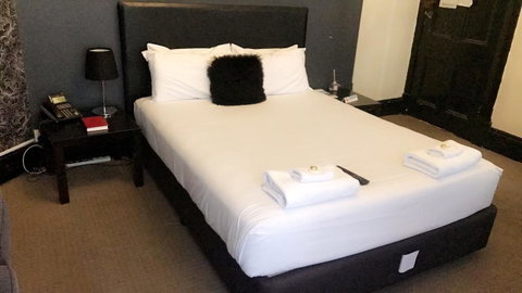 Ambassadors Hotel - Australian Directory 39