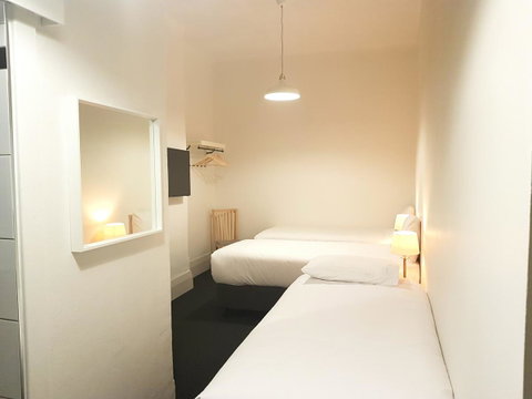 Ambassadors Hotel - Australian Directory 3
