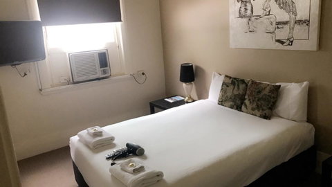 Ambassadors Hotel - Australian Directory 33