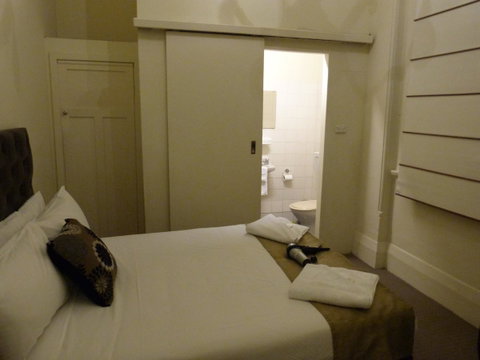 Ambassadors Hotel - Australian Directory 11