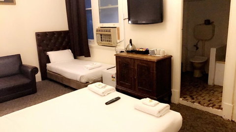 Ambassadors Hotel - Australian Directory 24