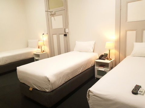 Ambassadors Hotel - Australian Directory 7