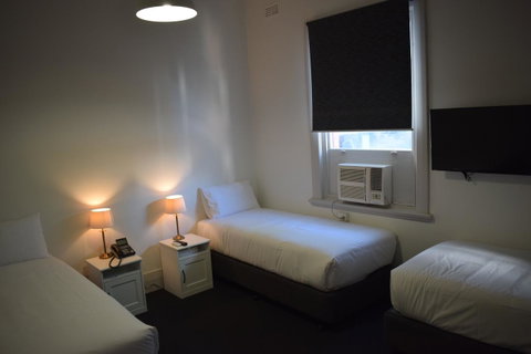 Ambassadors Hotel - Australian Directory 17