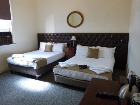 Ambassadors Hotel - Australian Directory 13