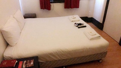 Ambassadors Hotel - Australian Directory 42