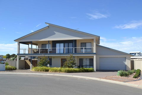 Gizmos Retreat - Australian Directory 0