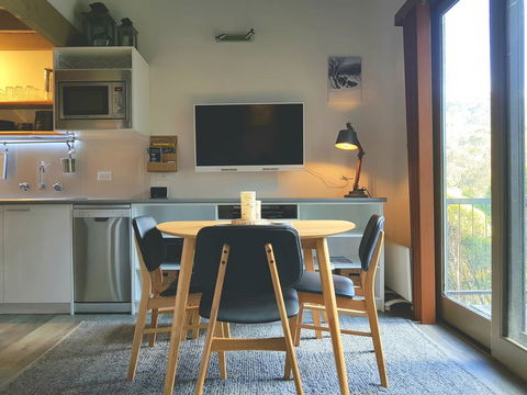 CHILL-OUT - Thredbo - Australian Directory 6