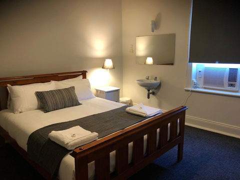 Cornwall Hotel - Australian Directory 17