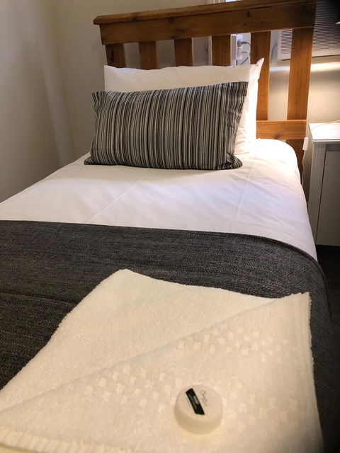Cornwall Hotel - Australian Directory 11