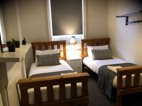 Cornwall Hotel - Australian Directory 14