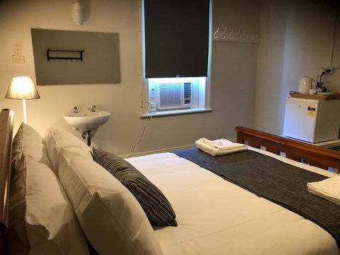 Cornwall Hotel - Australian Directory 16