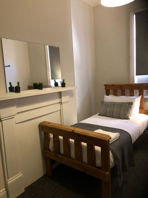 Cornwall Hotel - Australian Directory 15