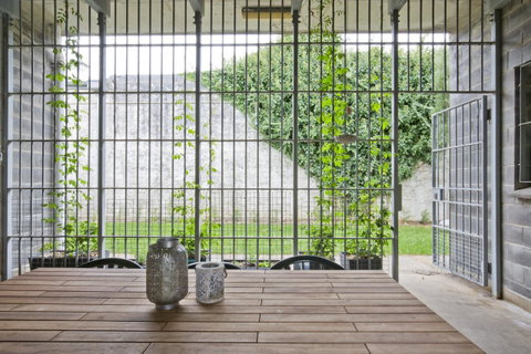 The Old Mount Gambier Gaol - Australian Directory 34