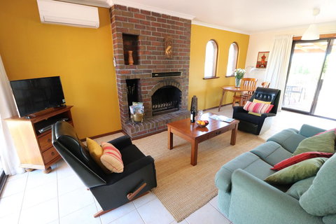 Linger Longer Vineyard - Australian Directory 2