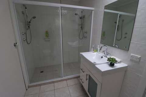 Linger Longer Vineyard - Australian Directory 9