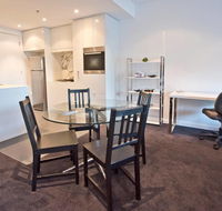 Luxury City Apt with Pool Gym Spa Netflix