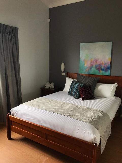 Beltana Villas - Australian Directory 1
