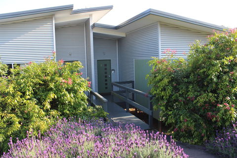 Beltana Villas - Australian Directory 13