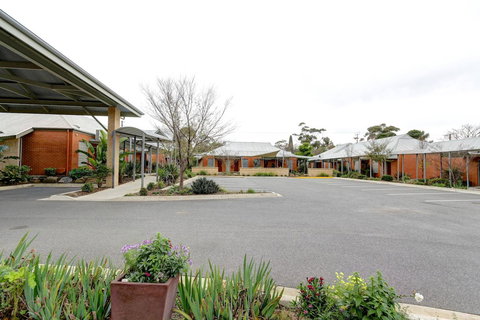 Strath Motel - Australian Directory 21