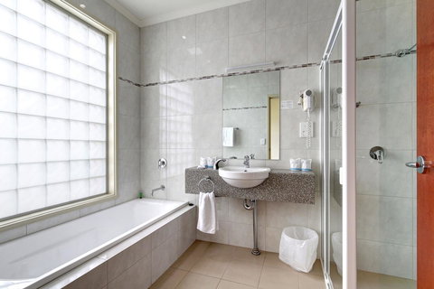 Strath Motel - Australian Directory 16