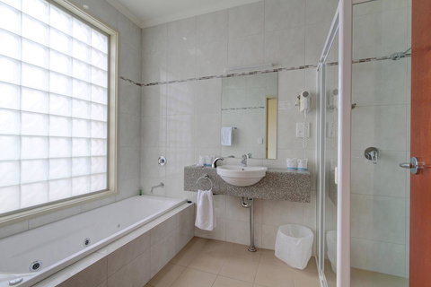 Strath Motel - Australian Directory 15