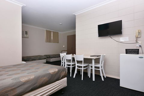 Motel Poinsettia - Australian Directory 24