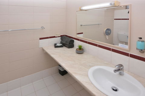 Motel Poinsettia - Australian Directory 11
