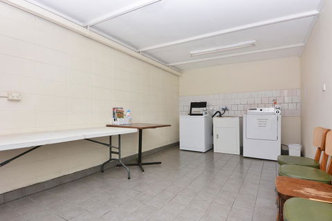 Motel Poinsettia - Australian Directory 8