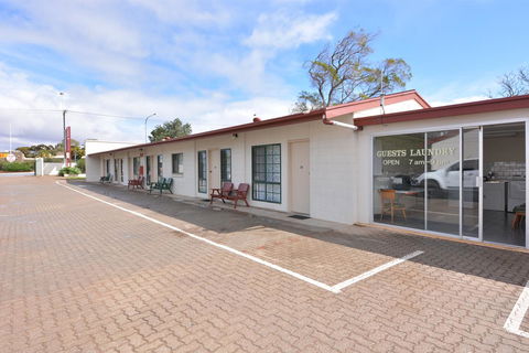 Motel Poinsettia - Australian Directory 9