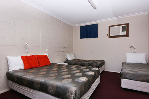 Motel Poinsettia - Australian Directory 20