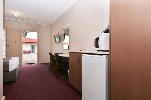 Motel Poinsettia - Australian Directory 27