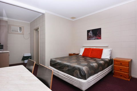 Motel Poinsettia - Australian Directory 14
