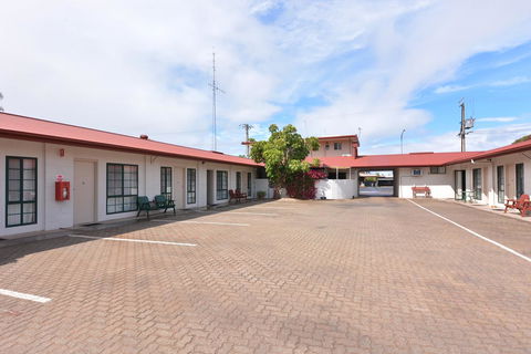 Motel Poinsettia - Australian Directory 7