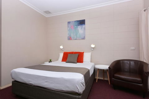 Motel Poinsettia - Australian Directory 0