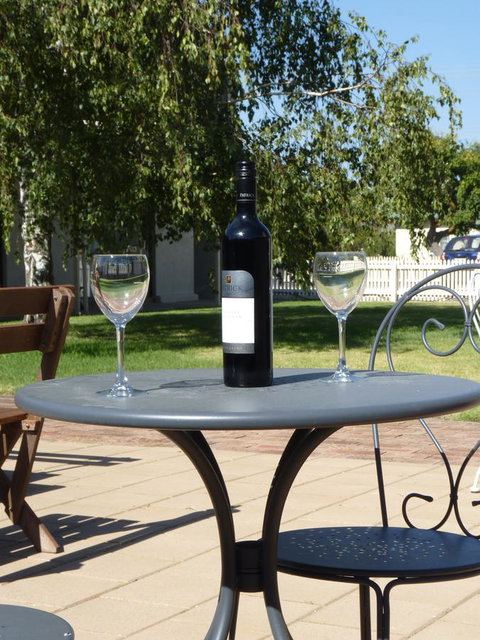 Coonawarra Motor Lodge - Australian Directory 4