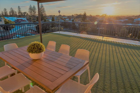 Henley Beach South, Amazing Views, Huge Private Balcony! - Australian Directory 0