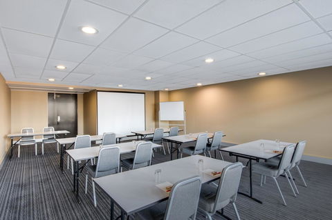 Adina Apartment Hotel Wollongong - Australian Directory 36