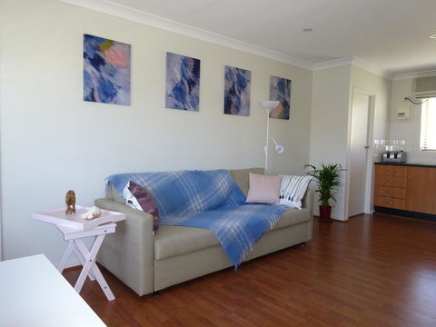 Aurora Holiday Apartment @West Beach - Australian Directory 2