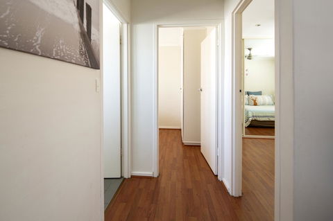 Aurora Holiday Apartment @West Beach - Australian Directory 5