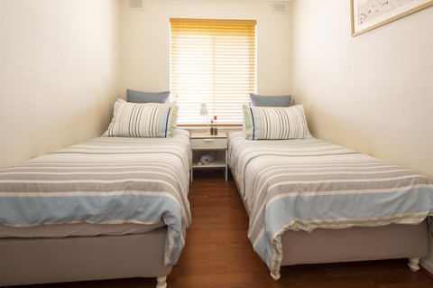 Aurora Holiday Apartment @West Beach - Australian Directory 7