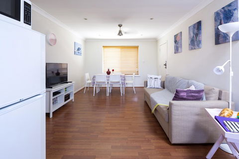 Aurora Holiday Apartment @West Beach - Australian Directory 3
